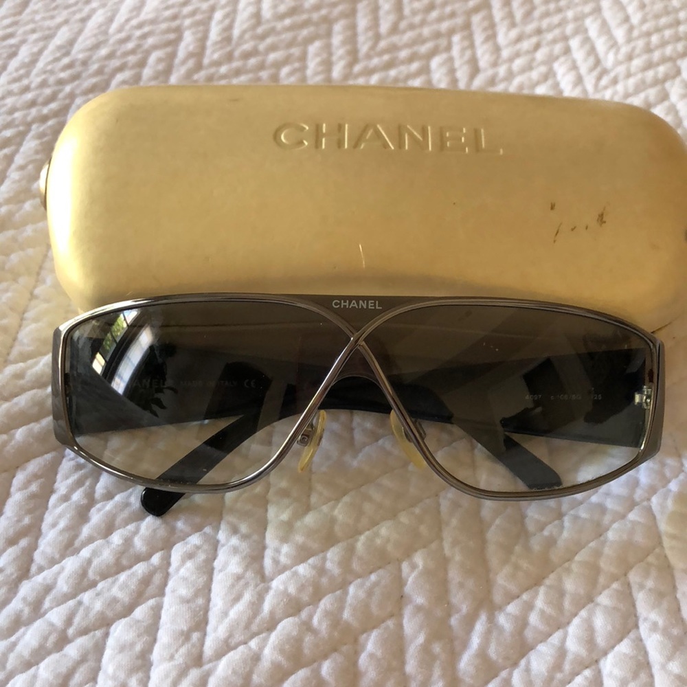 CHANEL sunglasses